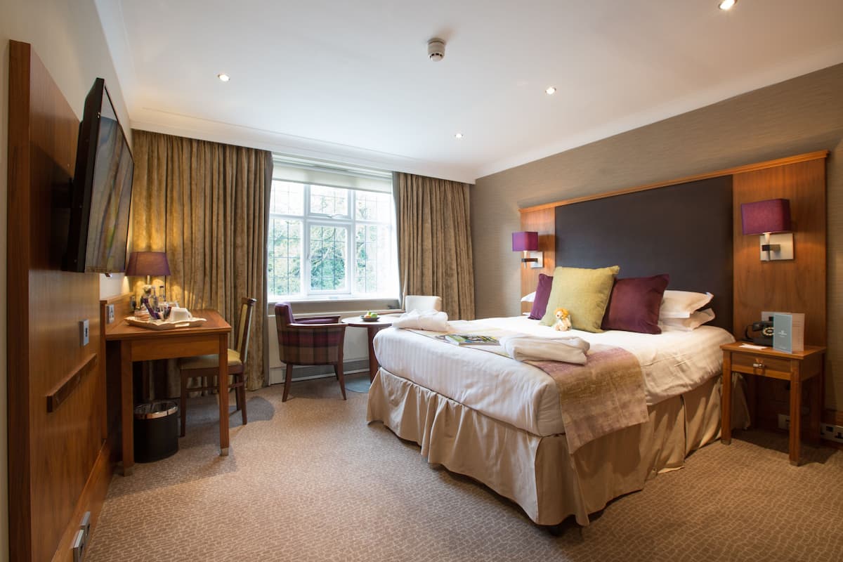 Signature Double Room | In-room safe, desk, soundproofing, iron/ironing board