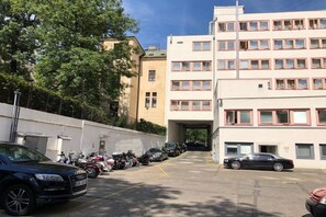 Exterior - Hotel Bila Labut (Prague)