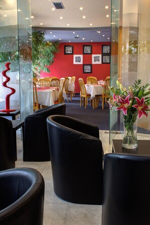 Breakfast, lunch and dinner served  - Hotel Bila Labut (Prague)