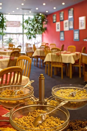 Frokost, lunsj og middag serveres