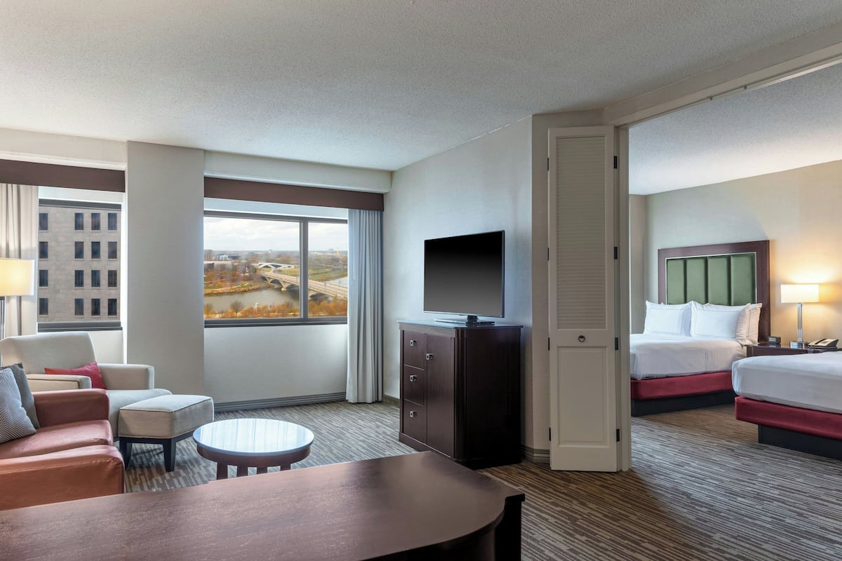 Room, 2 Double Beds, Non Smoking, River View | Living room | 42-inch flat-screen TV with cable channels, TV
