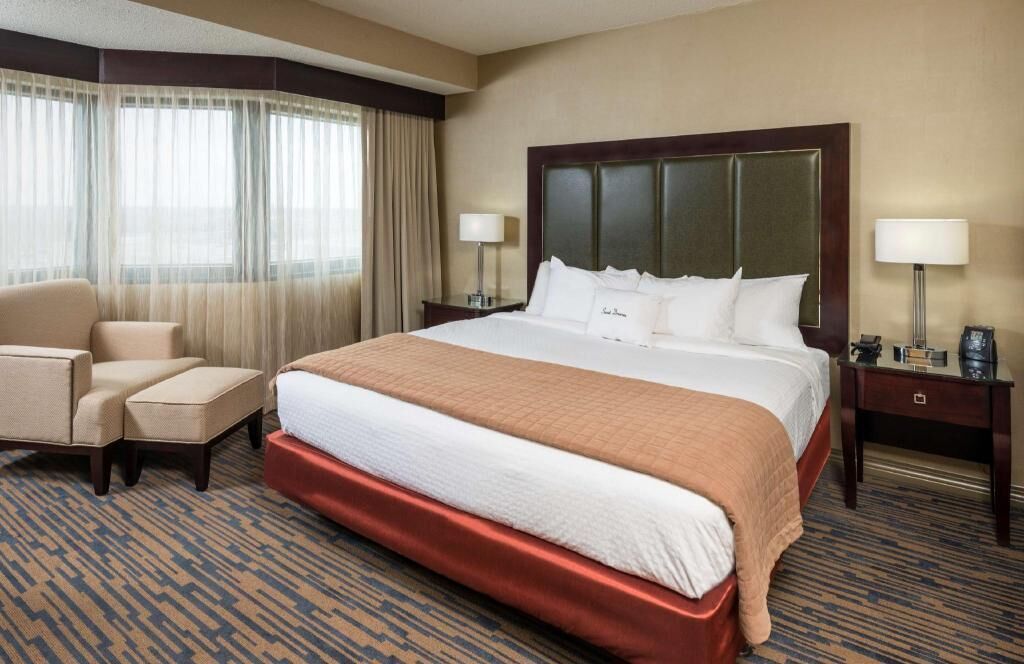 1 bedroom, premium bedding, down comforters, pillowtop beds