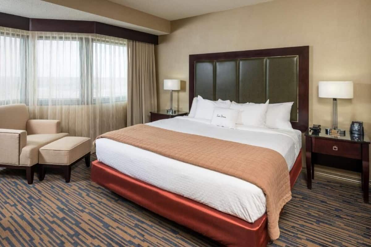 1 bedroom, premium bedding, down comforters, pillowtop beds