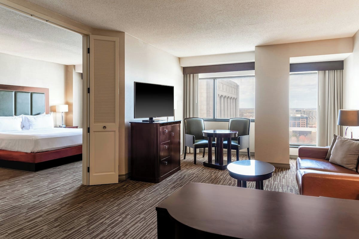 Suite, 1 très grand lit et 1 canapé-lit, non-fumeurs, vue fleuve | 1 chambre, literie de qualité supérieure, couette en duvet d'oie