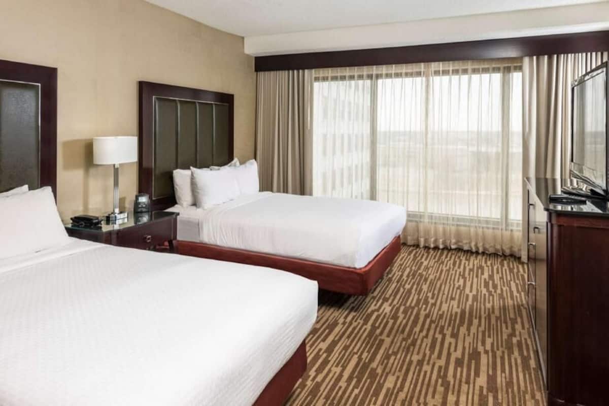1 bedroom, premium bedding, down comforters, pillowtop beds