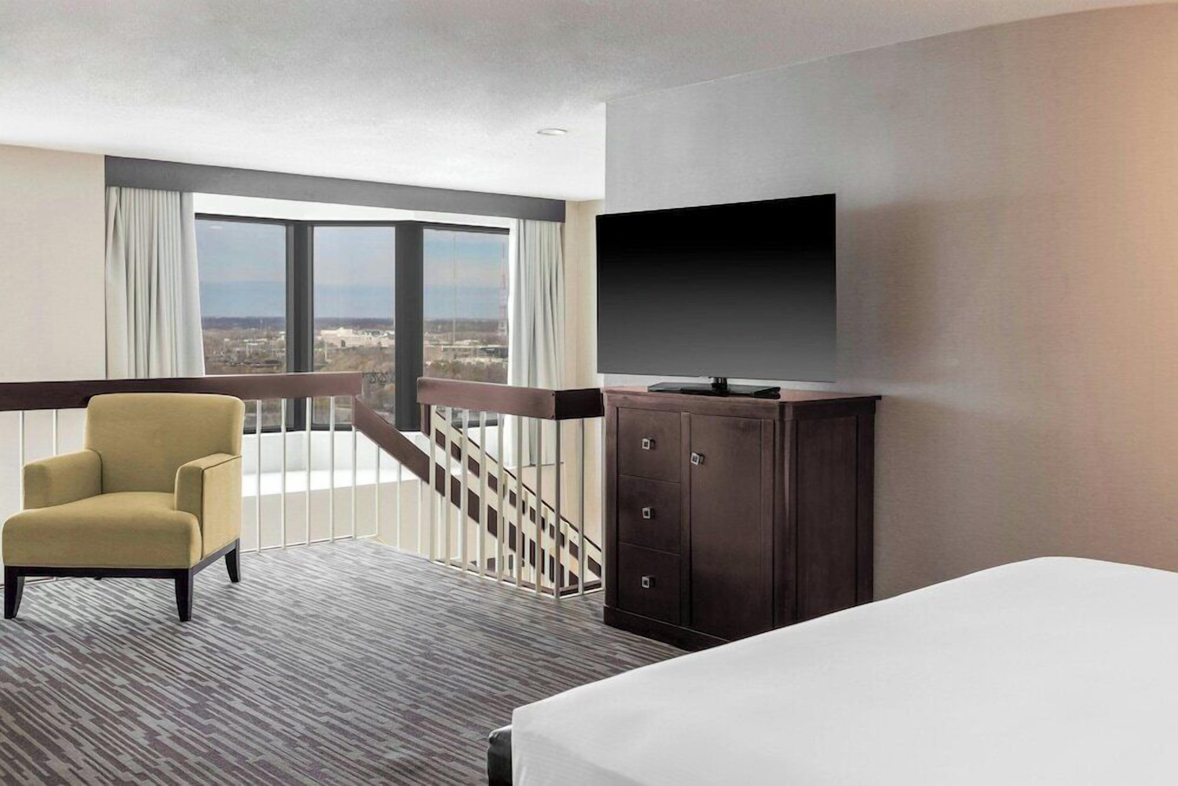 1 bedroom, premium bedding, down comforters, pillowtop beds