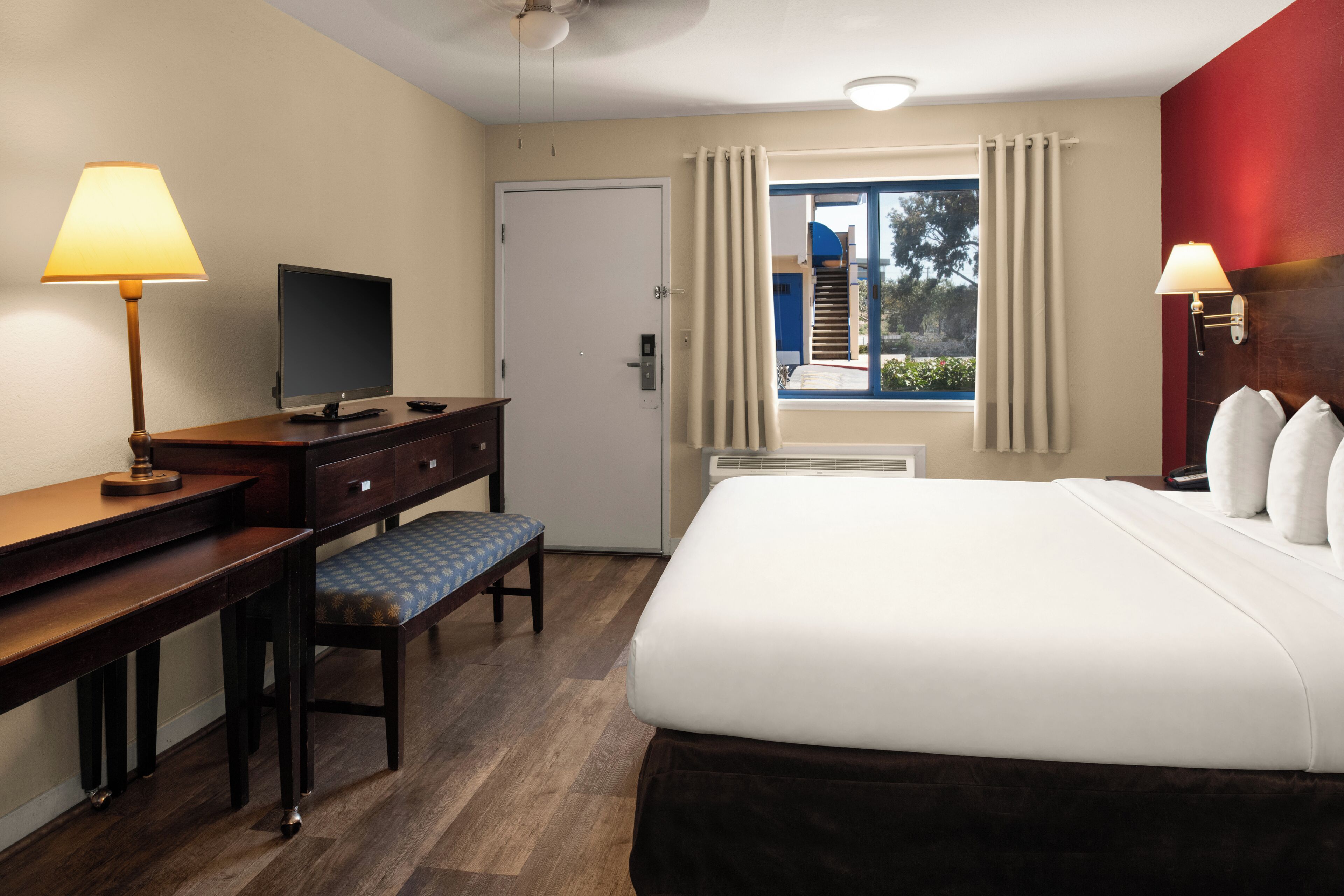 Standard Room, 1 King Bed, Accessible