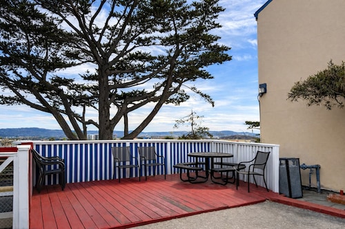 Bay Breeze Inn