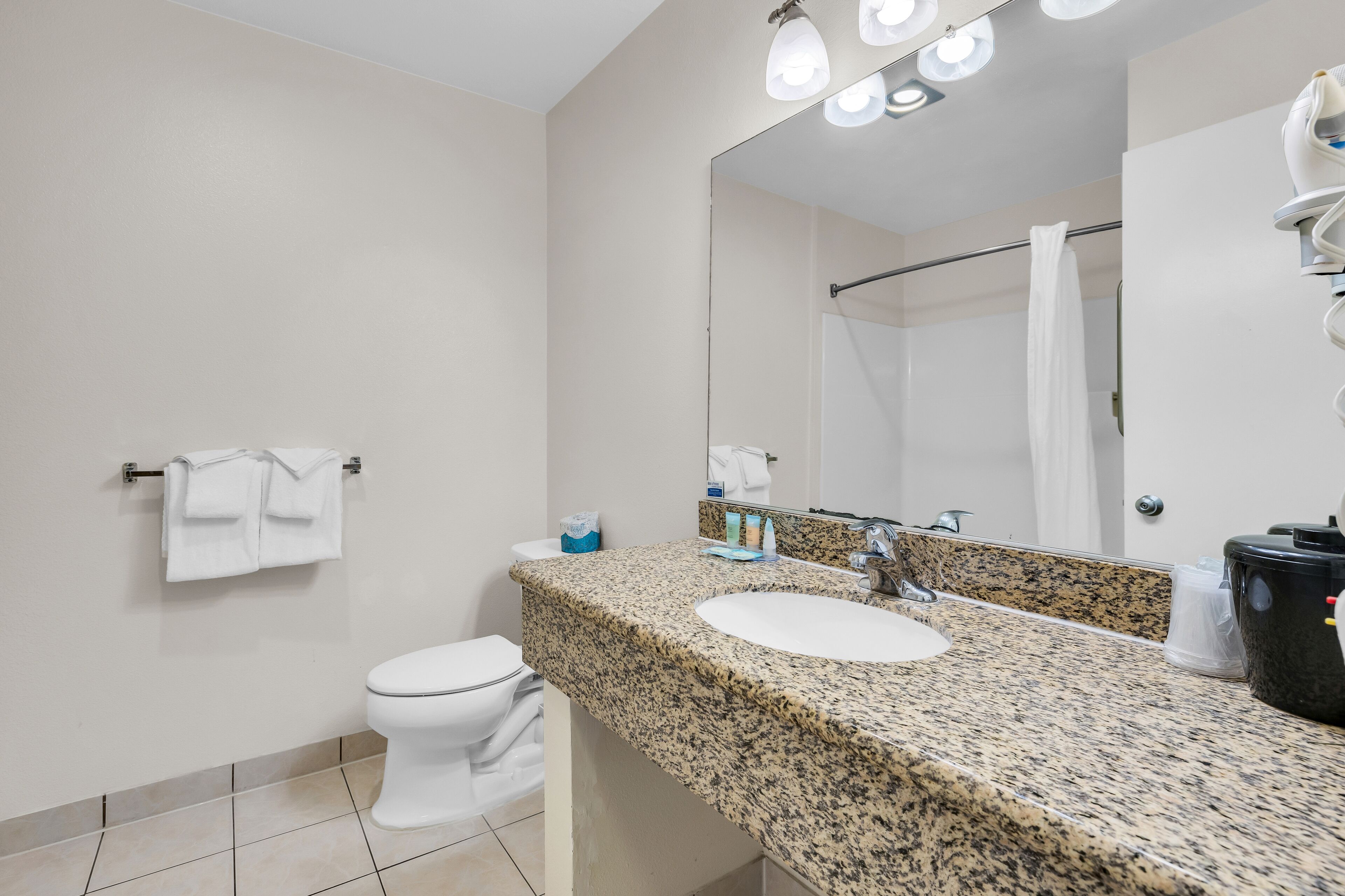 standard room, 1 king bed | 1 bedroom, premium bedding, individually furnished, desk