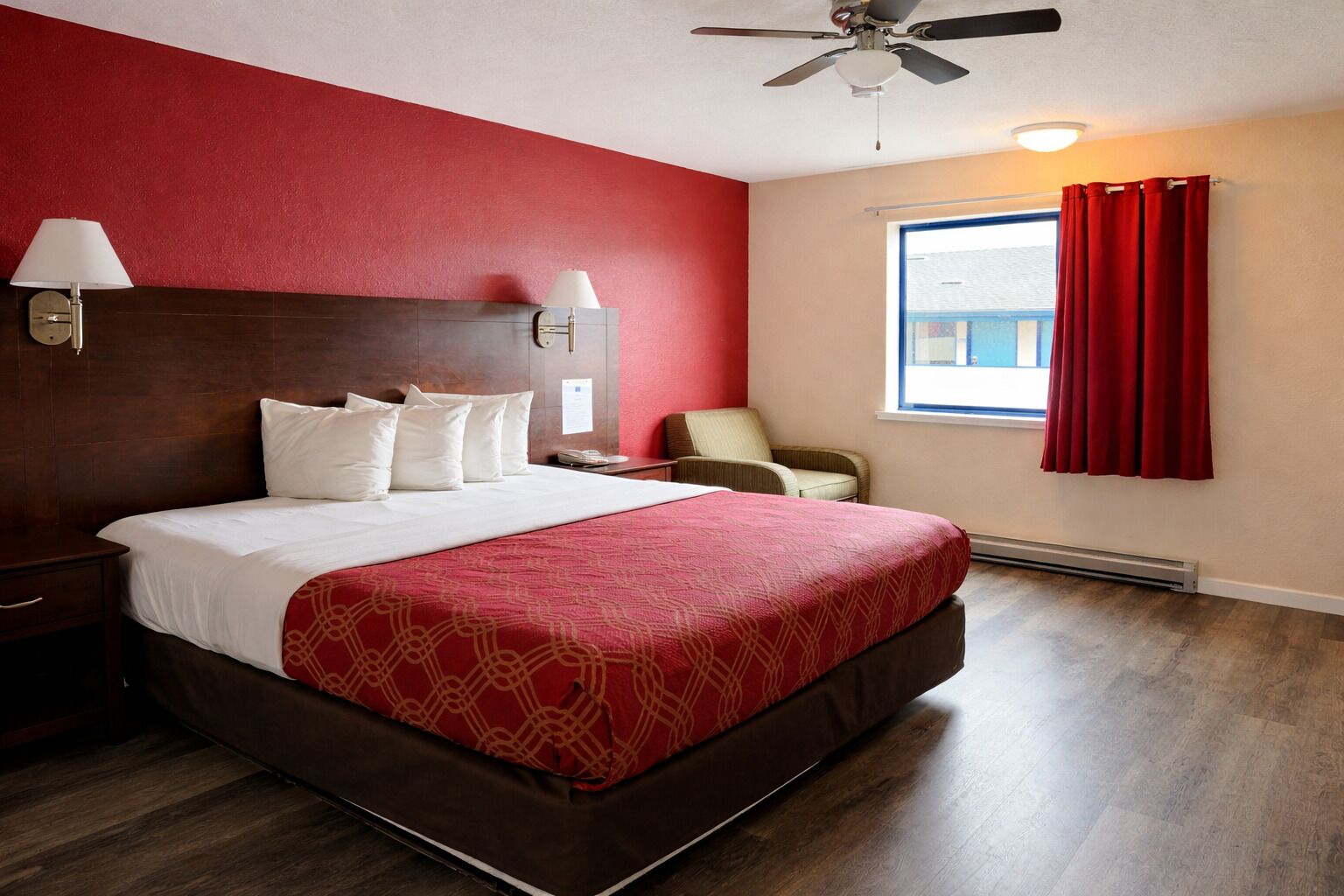 Standardrum - 1 kingsize-säng | Sängtillbehör av högsta kvalitet, unika möbler och skrivbord