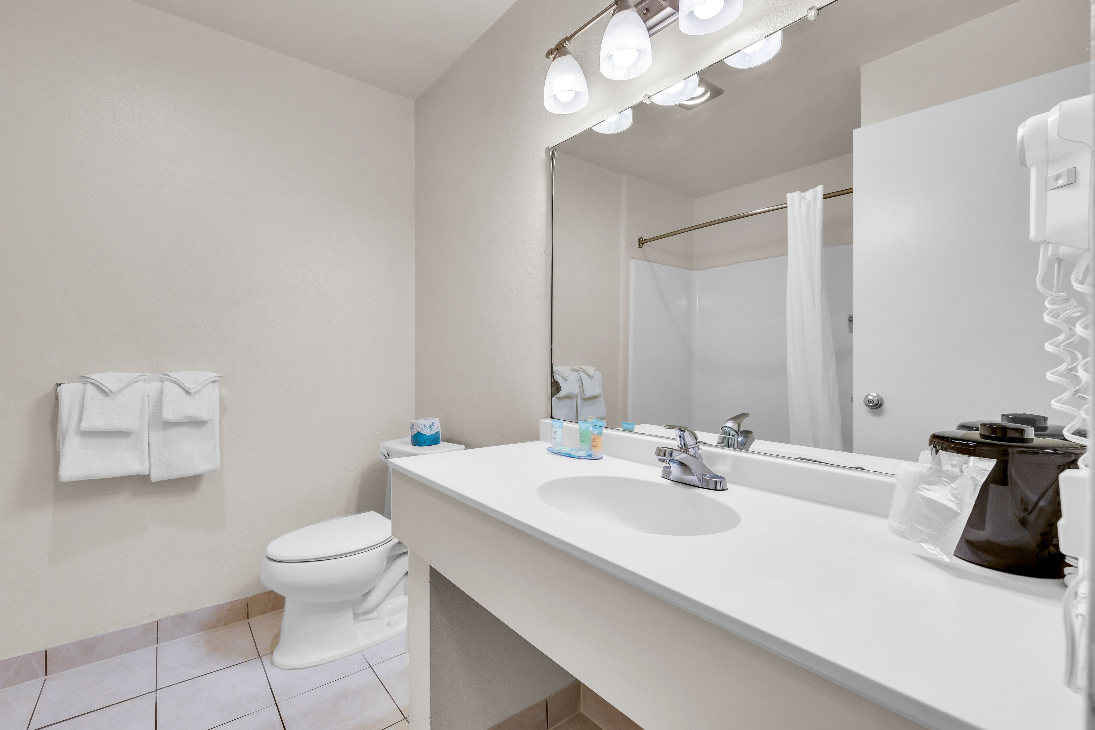 standard room, 1 king bed, balcony | 1 bedroom, premium bedding, individually furnished, desk