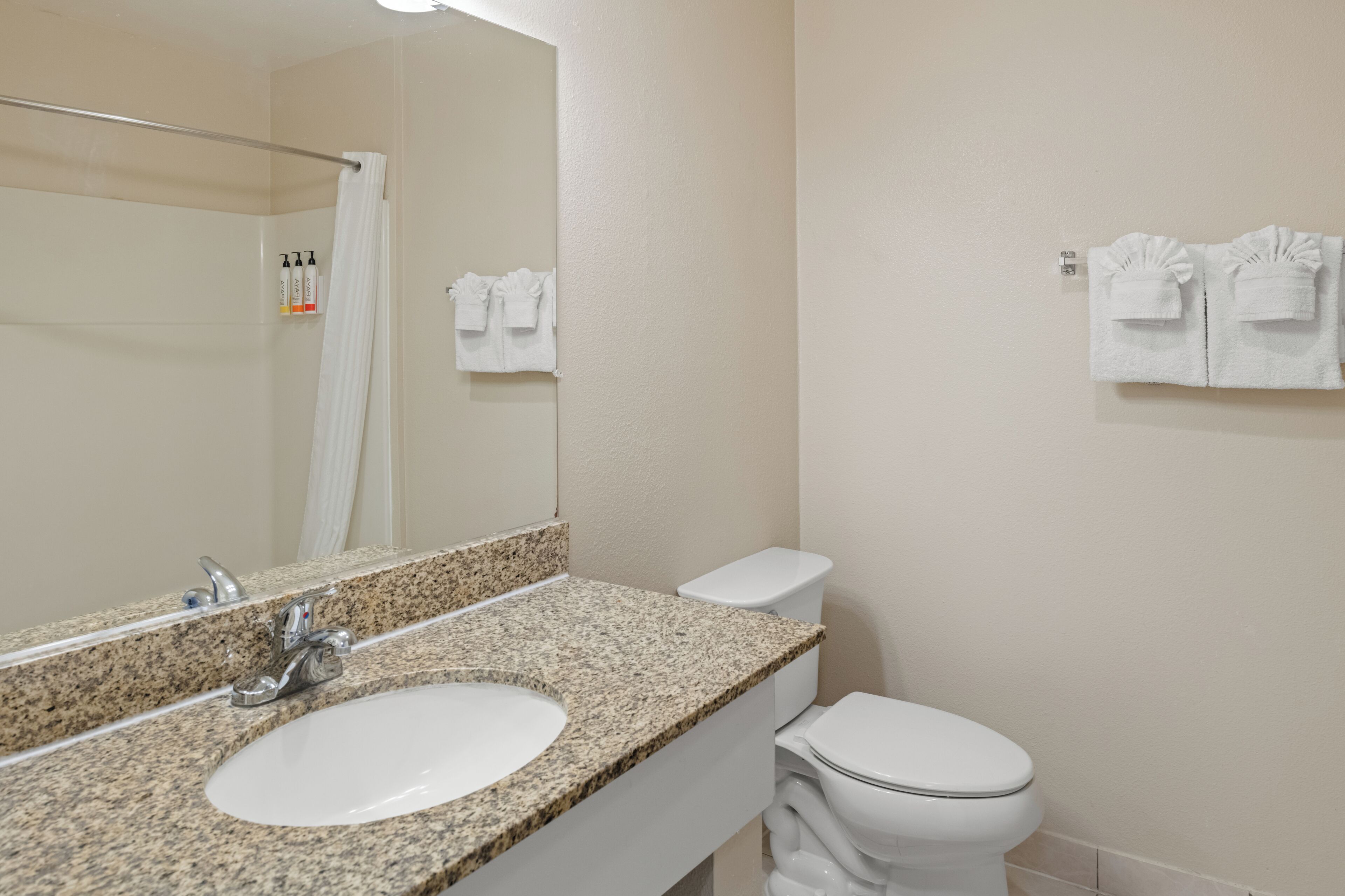 Standard Room, 1 Queen Bed | Premium bedding, individually furnished, desk, laptop workspace