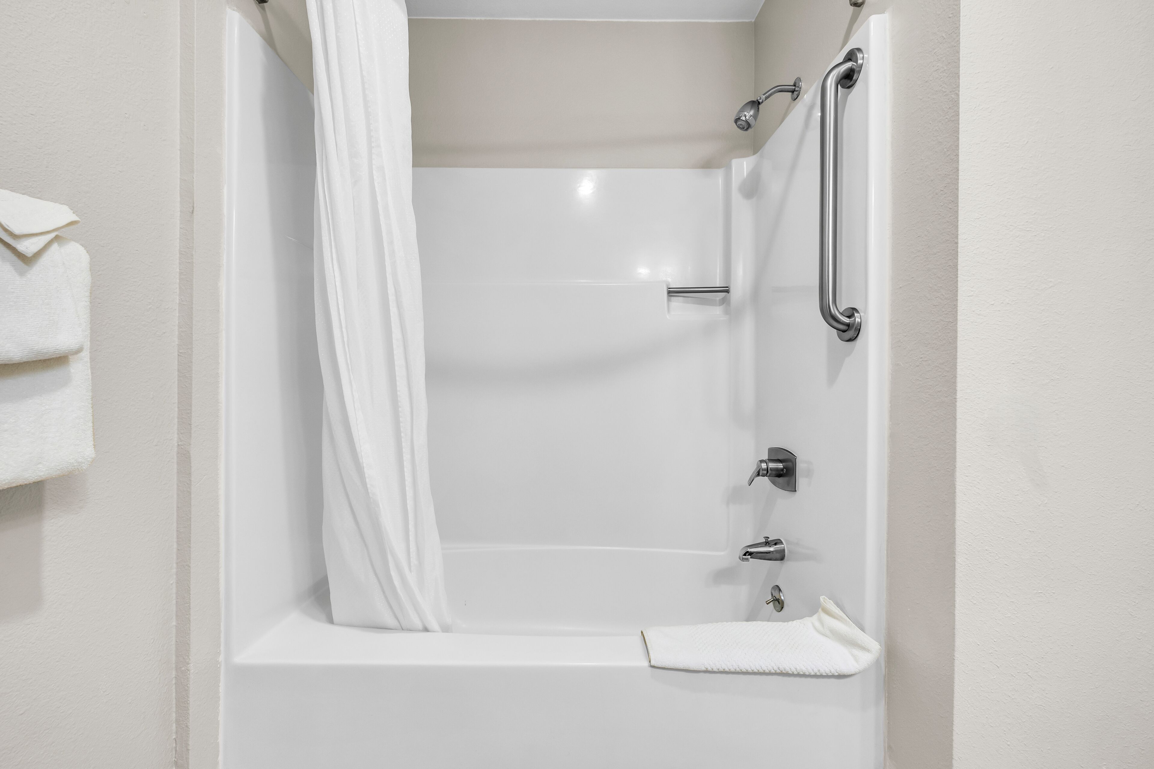 standard room, 1 king bed, balcony | 1 bedroom, premium bedding, individually furnished, desk