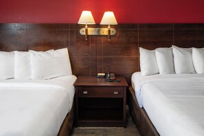 Habitación estándar, 2 camas de matrimonio | Ropa de cama de alta calidad, mobiliario individual, escritorio
