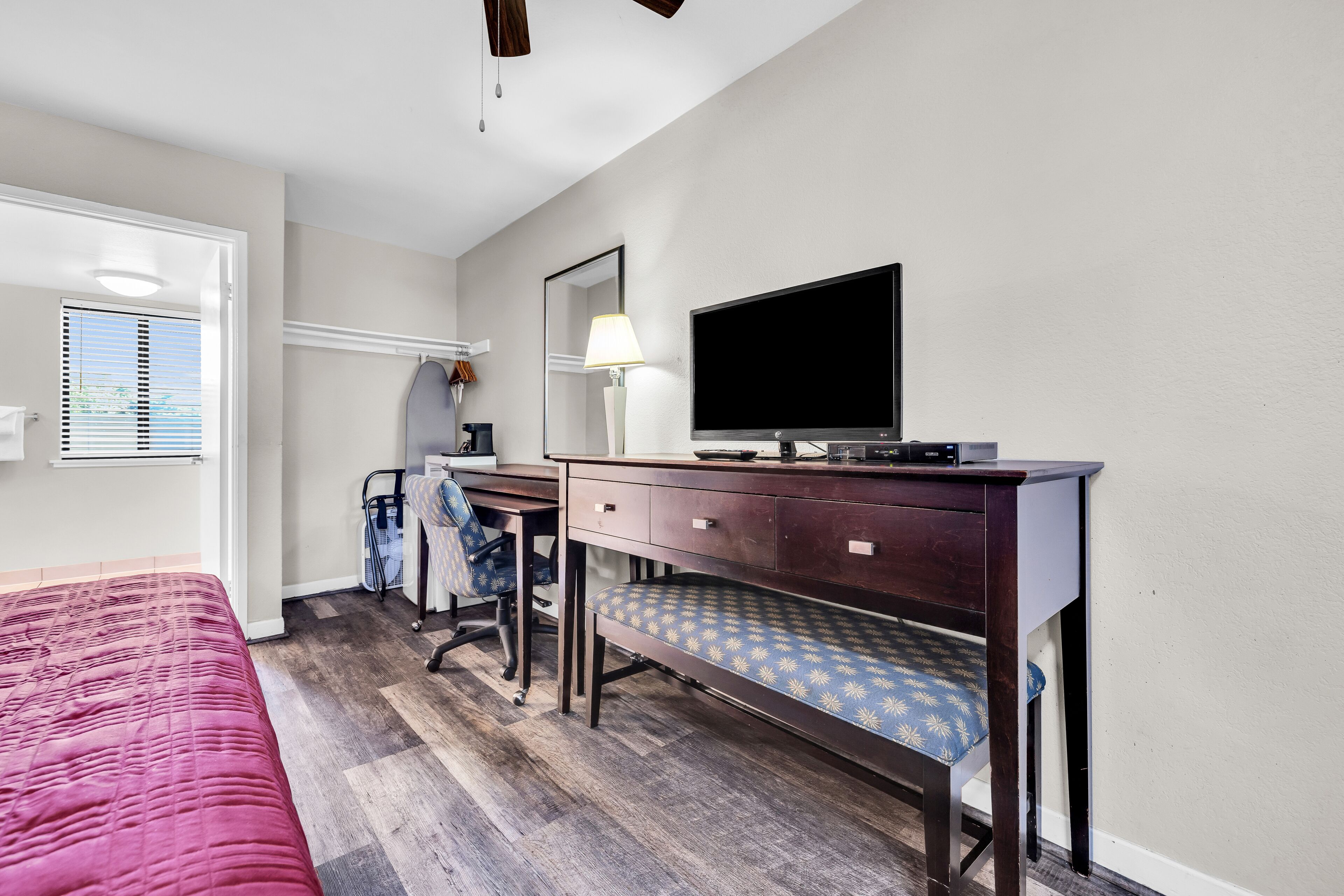 standard room, 1 king bed, accessible | 1 bedroom, premium bedding, individually furnished, desk