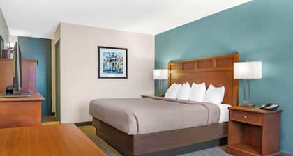 Red Lion Inn & Suites Bucyrus North