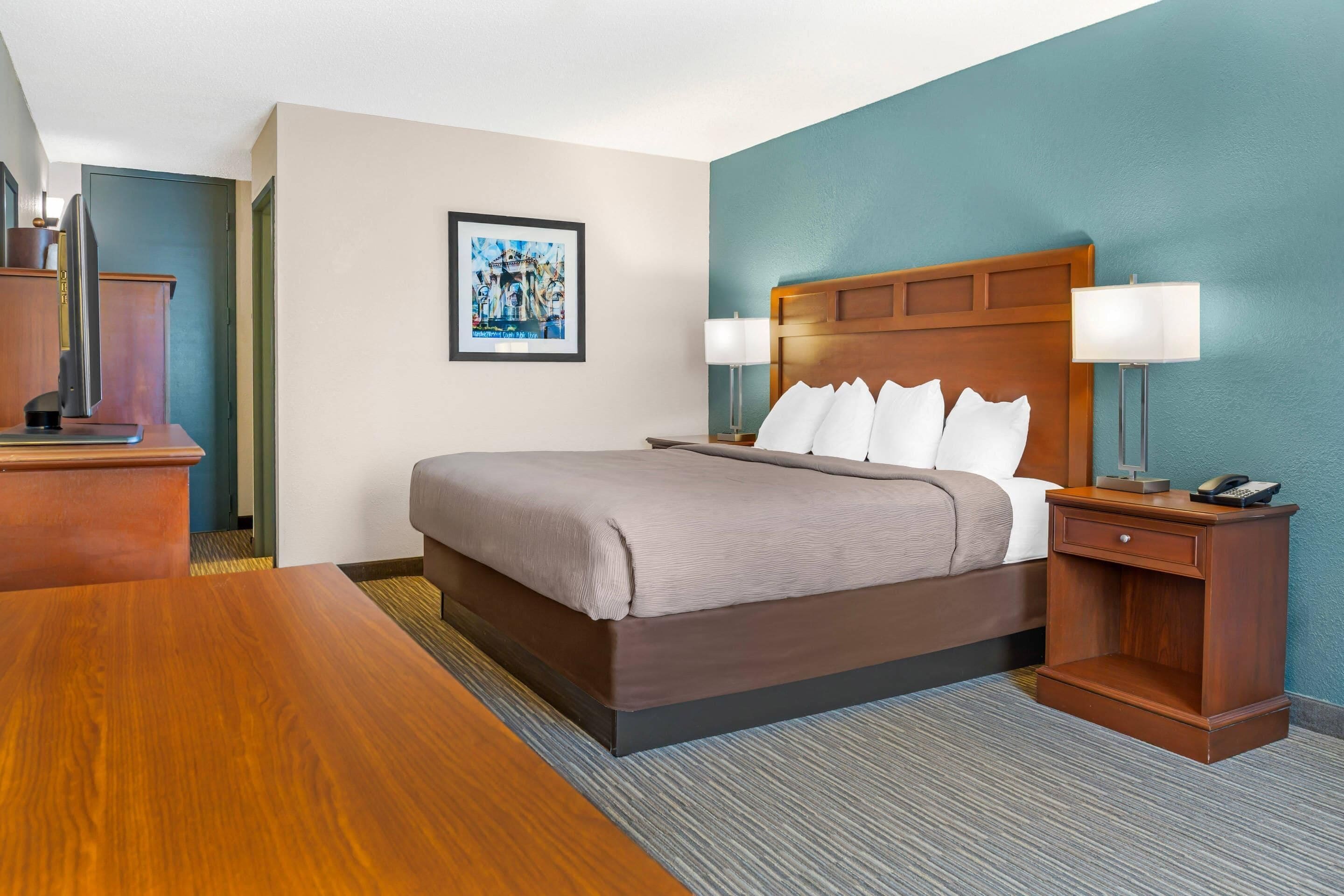 Standard Room, 1 King Bed, Non Smoking | Desk, iron/ironing board, free cribs/infant beds, rollaway beds