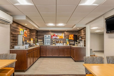Desayuno continental incluido todos los días . Quality Inn Bucyrus North