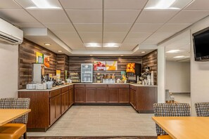 Breakfast area - Red Lion Inn & Suites Bucyrus North (Bucyrus)
