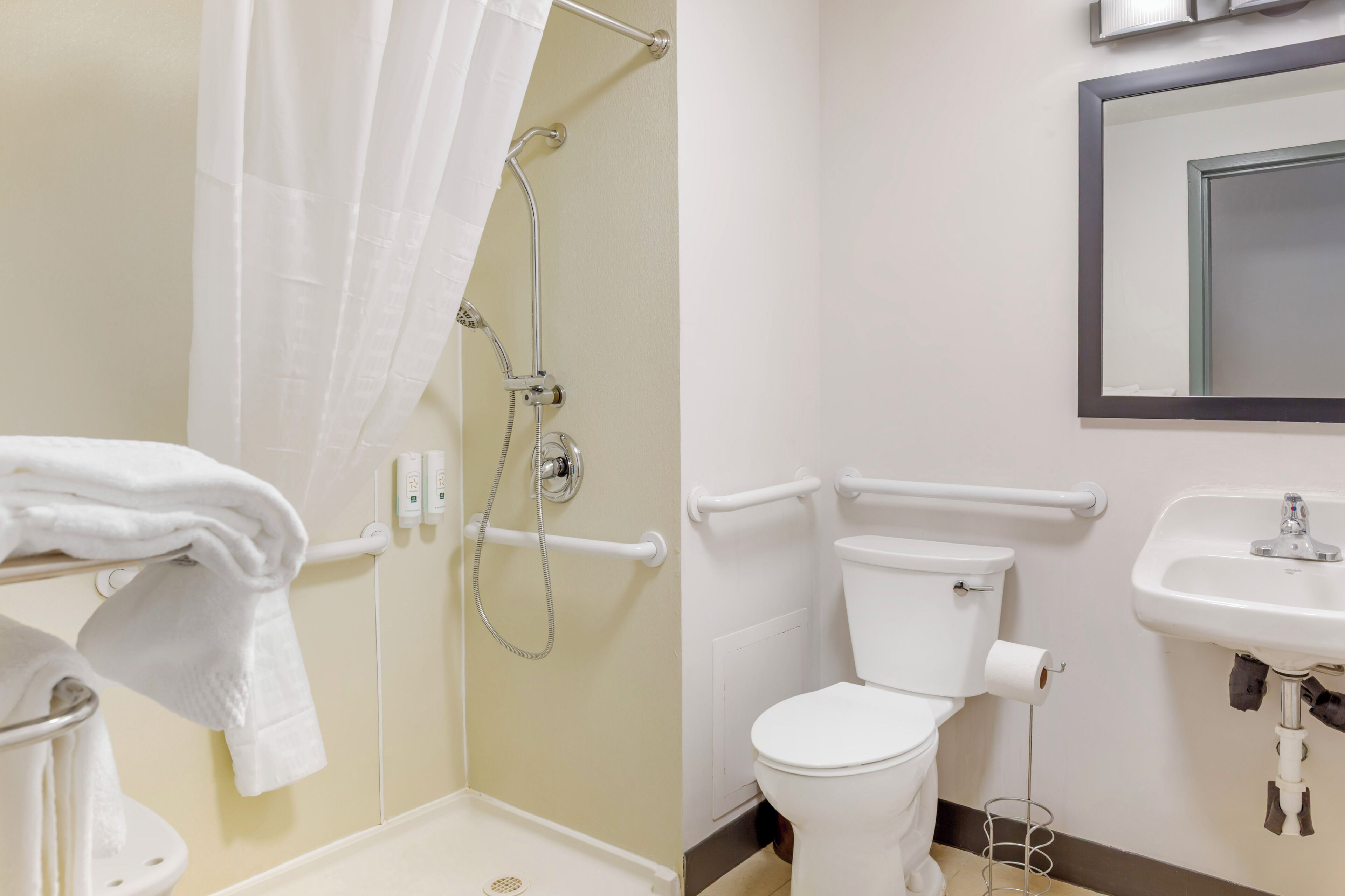 Room, 1 King Bed, Roll-in Shower | Bathroom | Combined shower/tub, free toiletries, hair dryer, towels