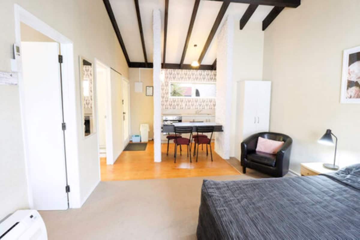 Family Apartment, 1 Bedroom, Non Smoking, Kitchenette (Family Unit) | Living area