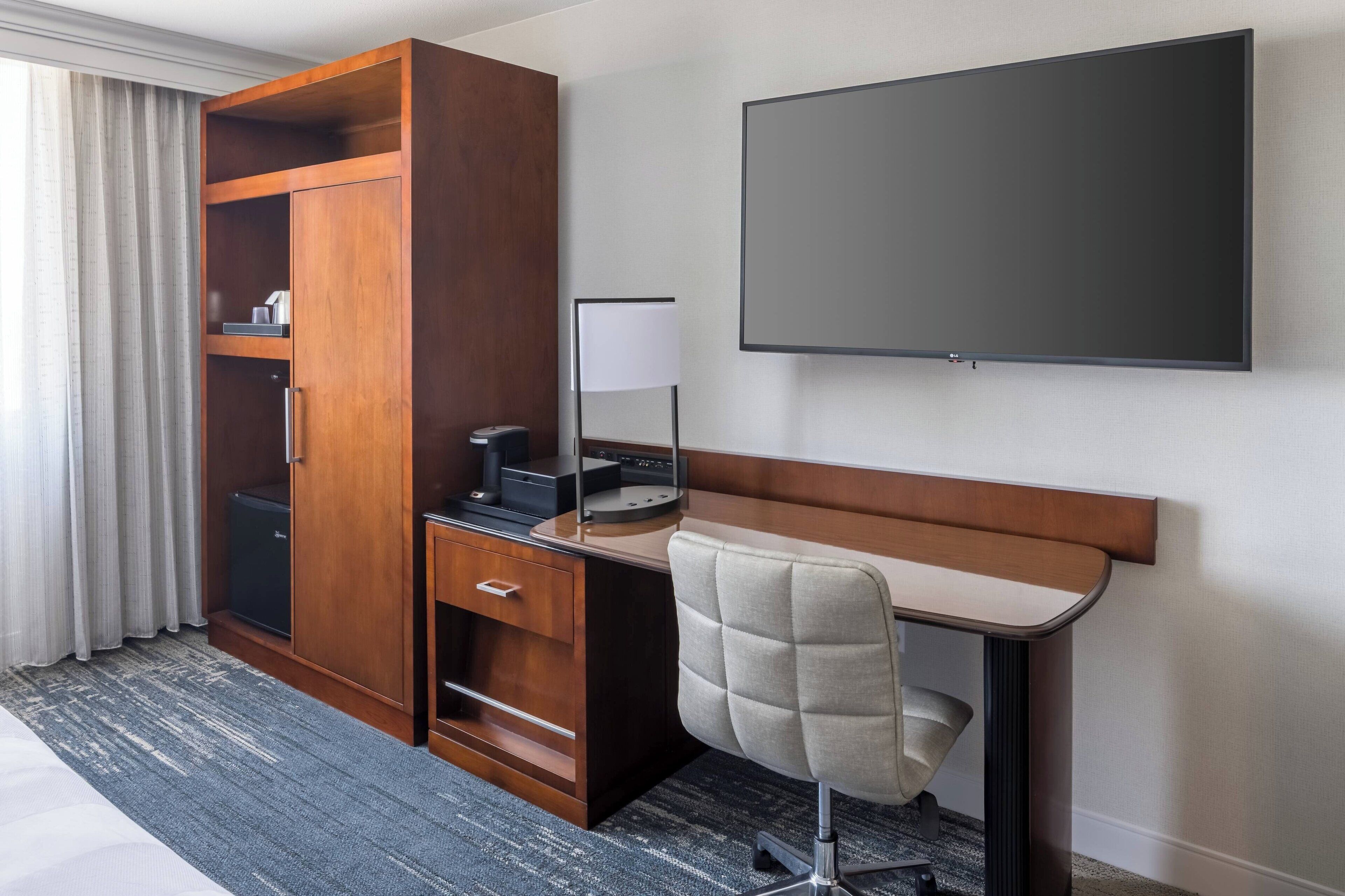 1 bedroom, premium bedding, pillow-top beds, desk