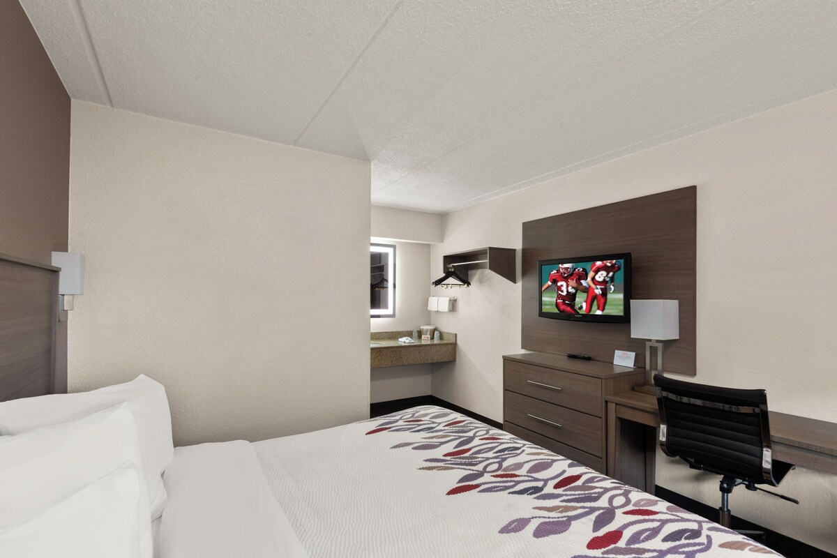 Kamar Standar, 1 Tempat Tidur King (Smoke Free) | Meja kerja, ruang kerja ramah laptop, dan tirai kedap cahaya