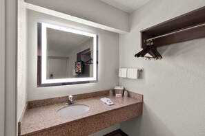 Ensemble douche/baignoire, articles de toilette gratuits