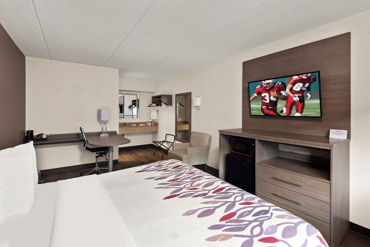 Kamar Superior, 1 Tempat Tidur King (Smoke Free) | Meja kerja, ruang kerja ramah laptop, dan tirai kedap cahaya