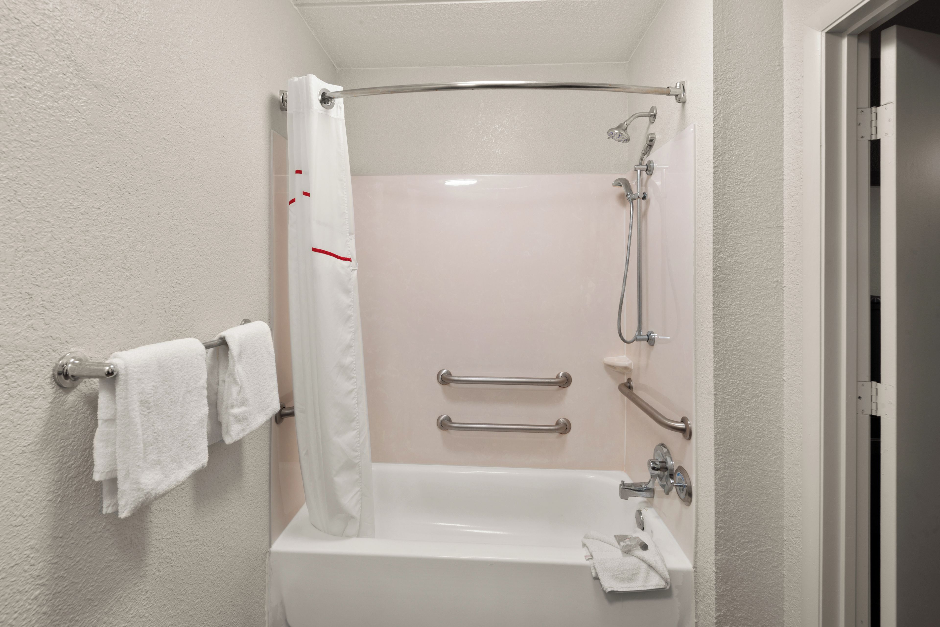 Standard Room, 1 King Bed, Accessible (Smoke Free) | Bathroom