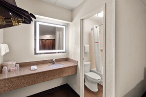 Superior Room, 1 King Bed (Smoke Free) | Bathroom | Combined shower/bathtub, free toiletries, towels