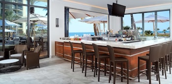 Bar (on property) at Hilton Marco Island Beach Resort and Spa