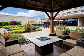 Terrace/patio - DoubleTree by Hilton Hotel Pleasanton at the Club (Pleasanton)