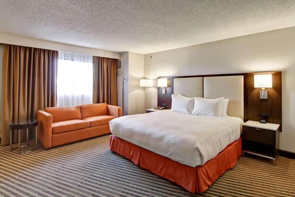 Premium bedding, pillow-top beds, in-room safe, desk