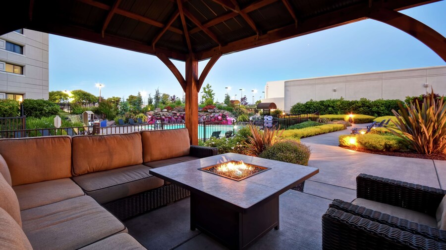 DoubleTree by Hilton Hotel Pleasanton at the Club