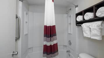 Secadora de cabello, toallas, jabón, shampoo