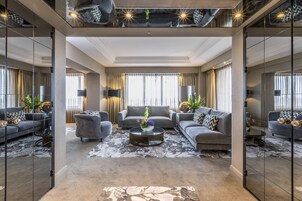 Presidential Suite | Hypo-allergenic bedding, minibar, in-room safe, desk