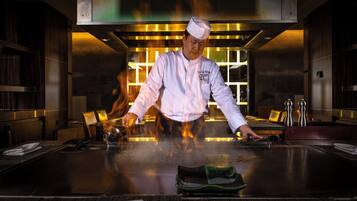 4 restaurants, serveren lunch, diner, internationale gerechten