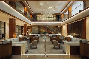 2 bares/lounges
