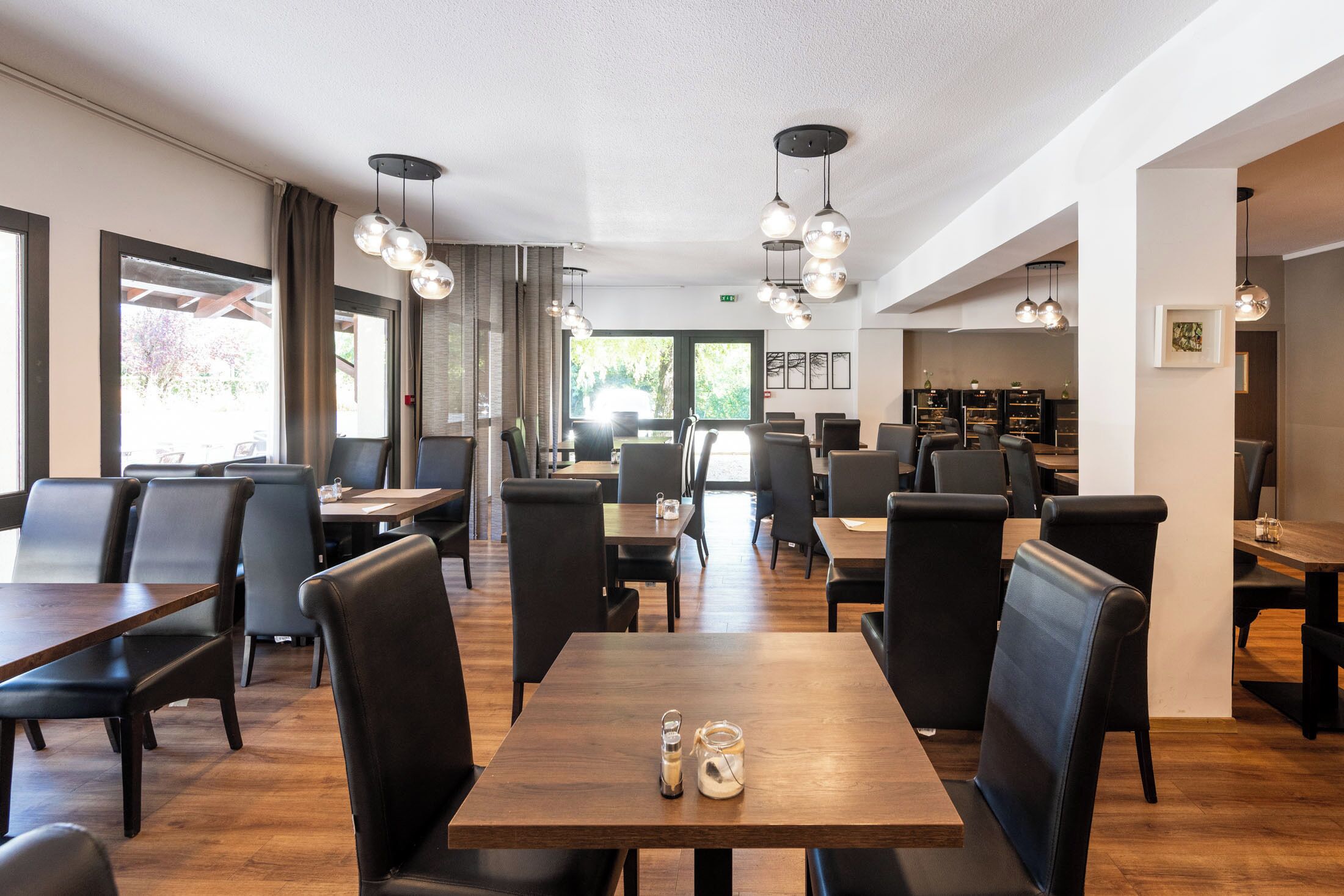 lunch and dinner served, french cuisine