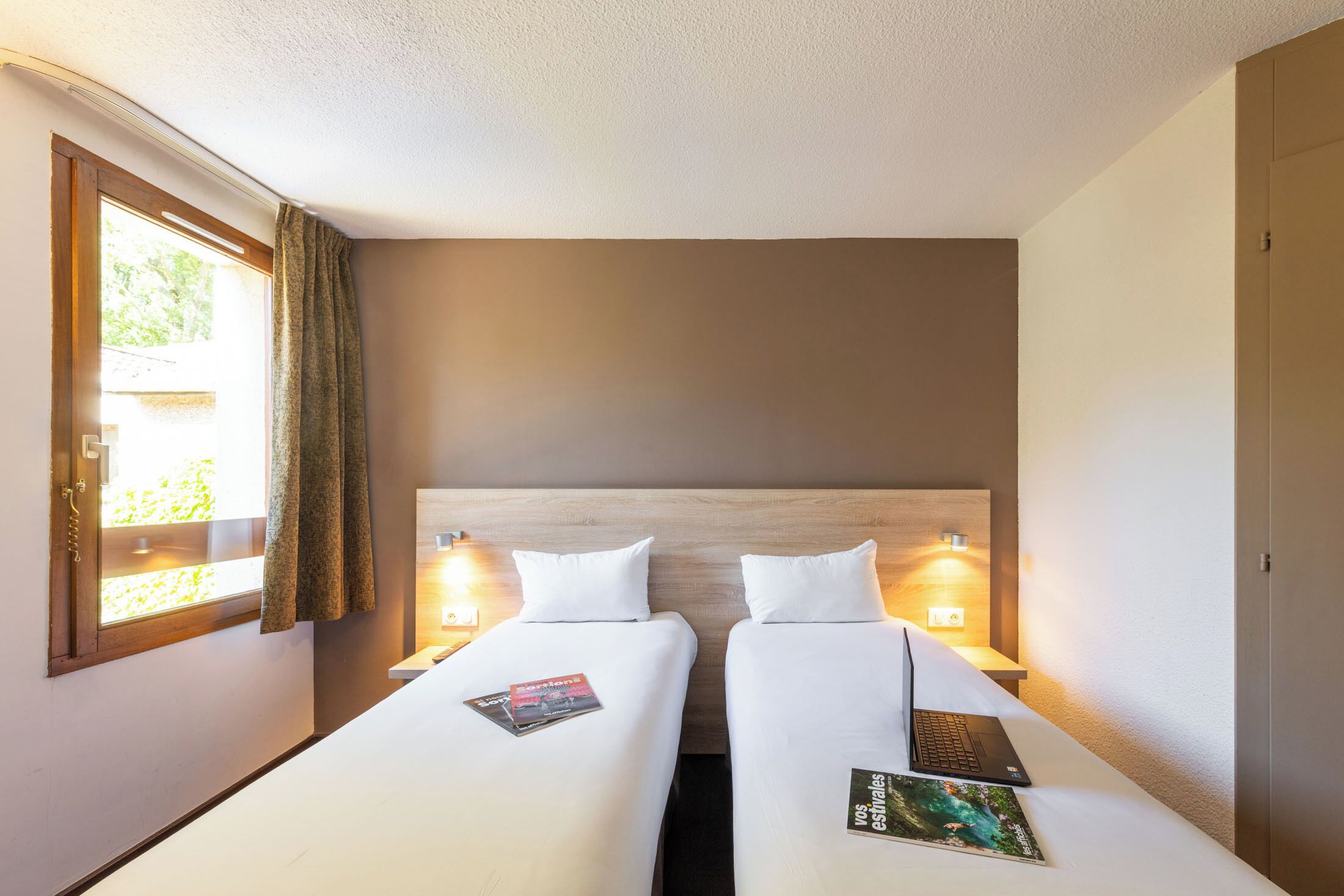 twin room | desk, blackout curtains, soundproofing, iron/ironing board