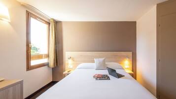 Chambre Double | Bureau, rideaux occultants, chambres insonorisées