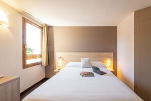 Dobbeltrom | Skrivebord, blendingsgardiner, lydisolert og strykejern/-brett