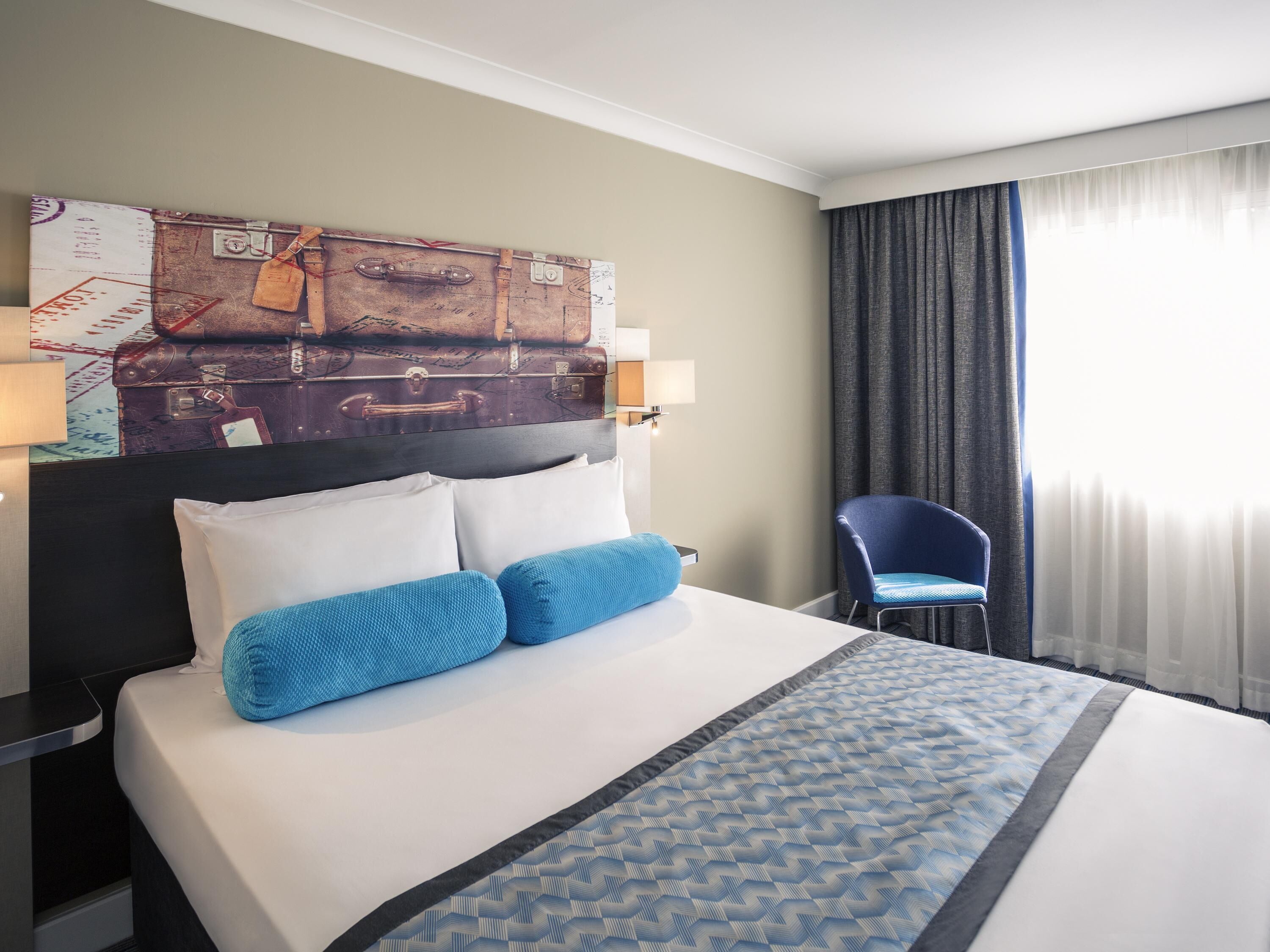 Caja de seguridad en la habitación, escritorio y cortinas blackout 