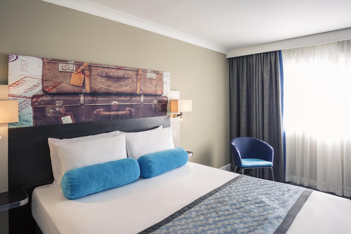 In-room safe, desk, blackout drapes, soundproofing