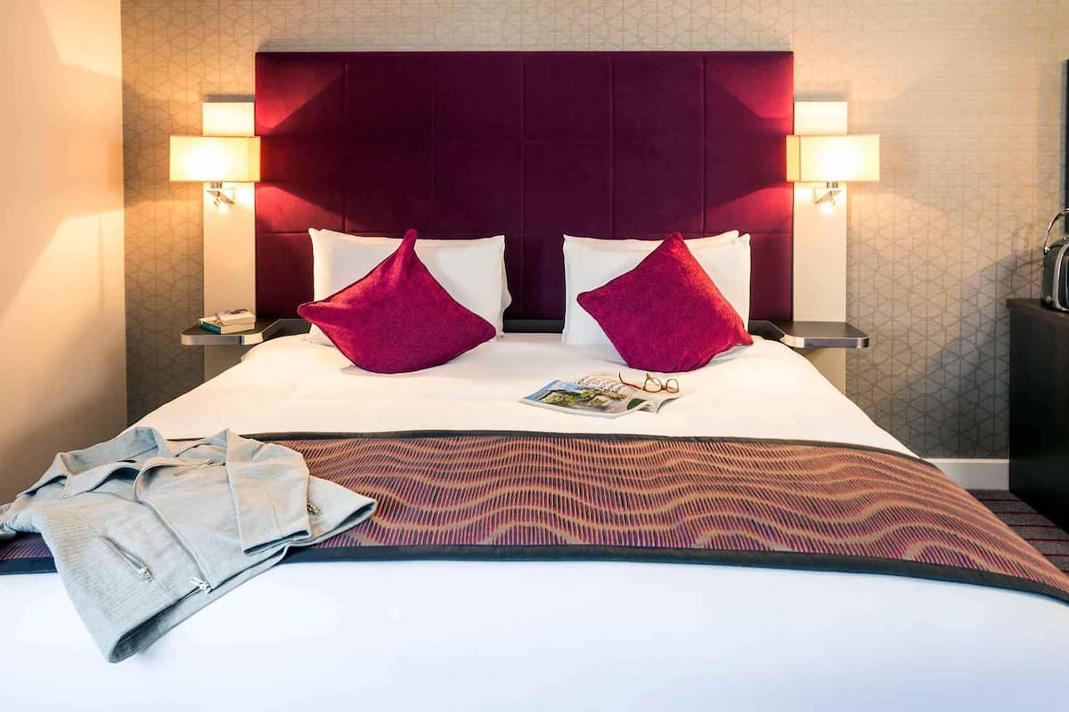 Quarto luxo, 1 cama de casal | Cofres nos quartos, escrivaninha, cortinas blackout