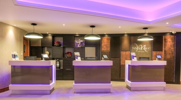 Check-in/check-out kiosk - Mercure London Heathrow Hotel (Hayes)