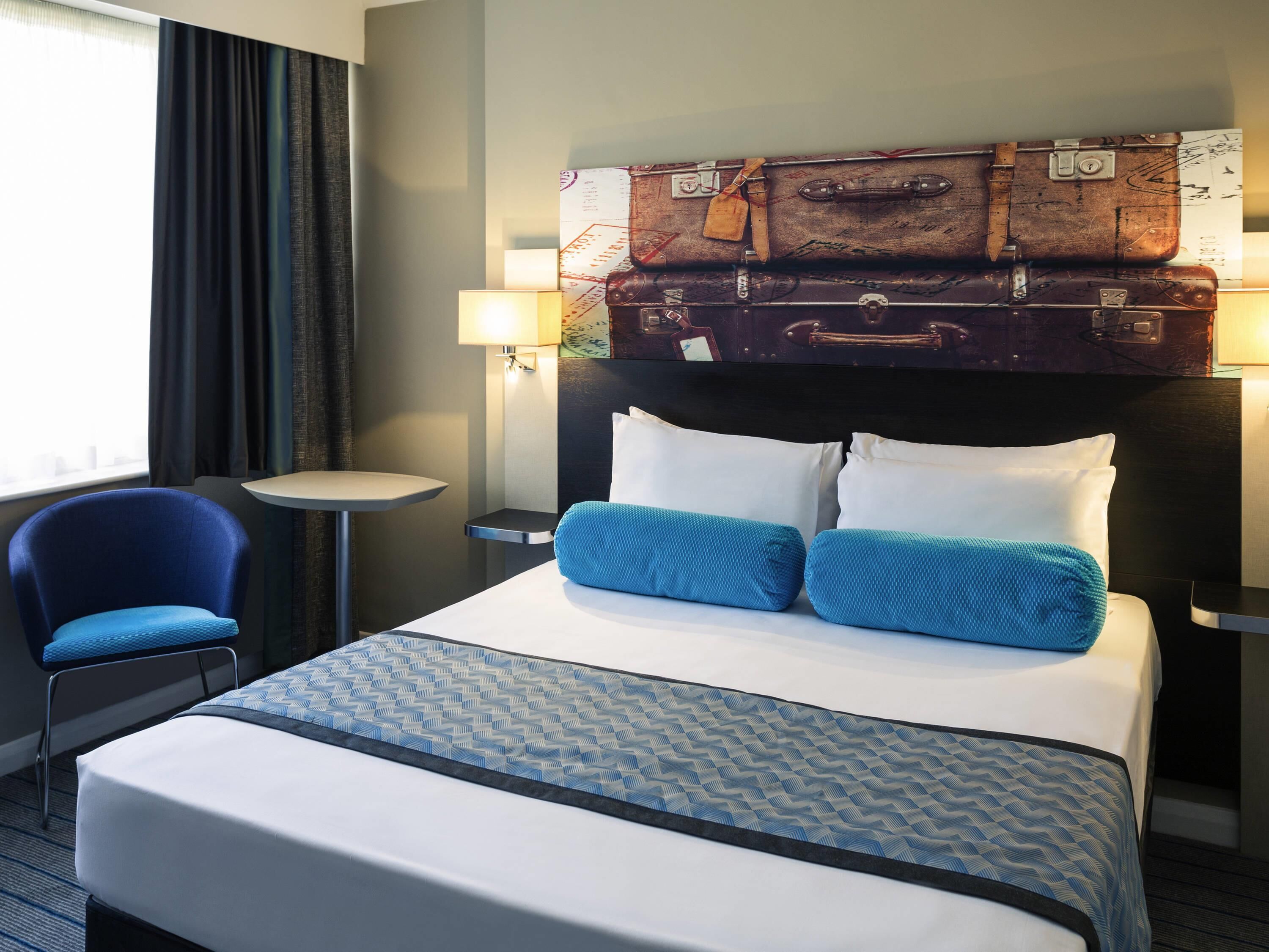 Caja de seguridad en la habitación, escritorio y cortinas blackout 