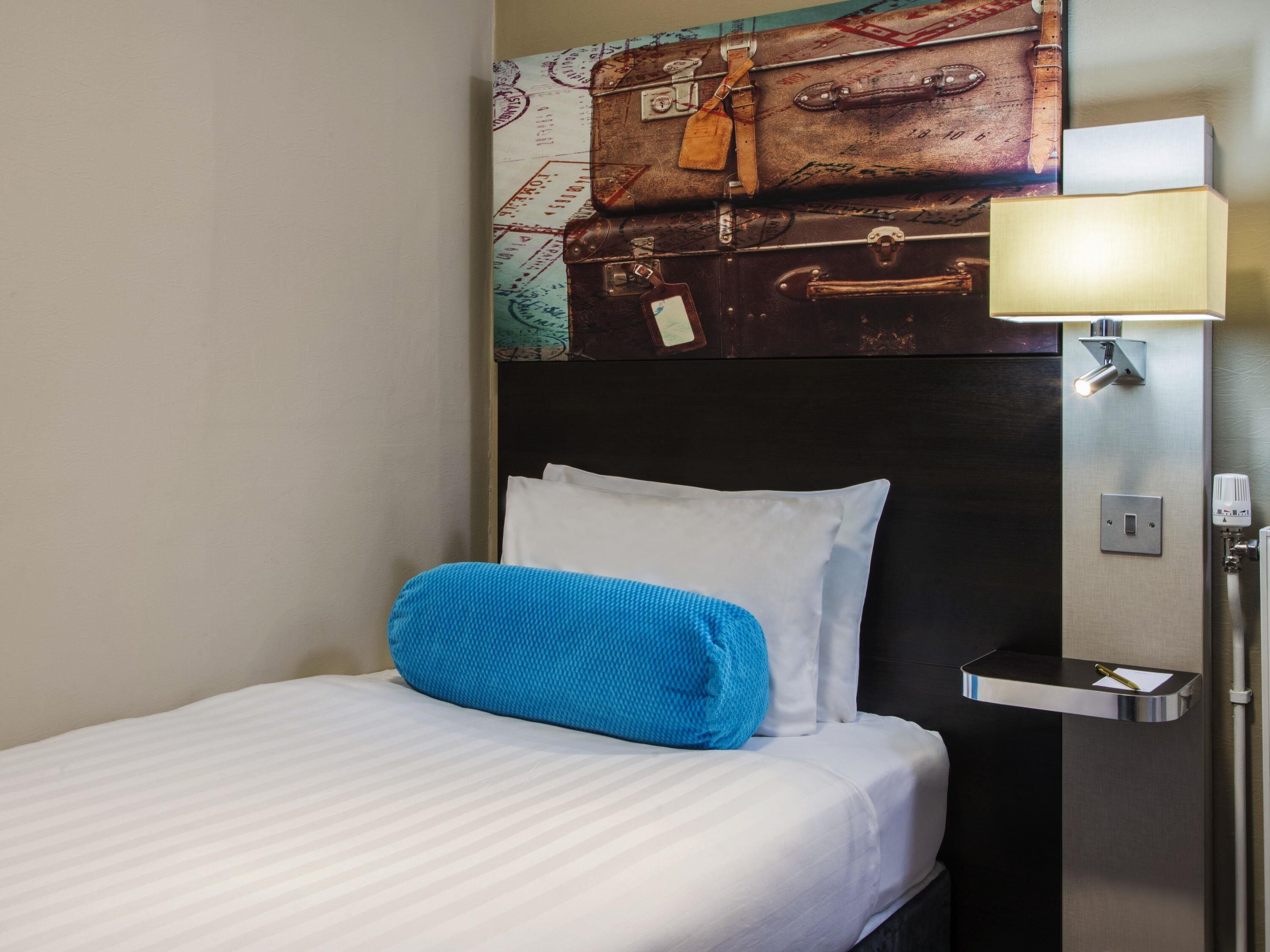 Caja de seguridad en la habitación, escritorio y cortinas blackout 