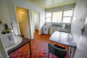 Double Room, 1 King Bed, Shared Bathroom | In-room safe, iron/ironing board, WiFi